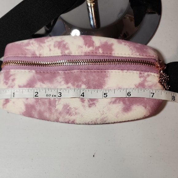 Oak And REED Traverse Belt Bag Like New Inside And Out - Picture 3 of 7